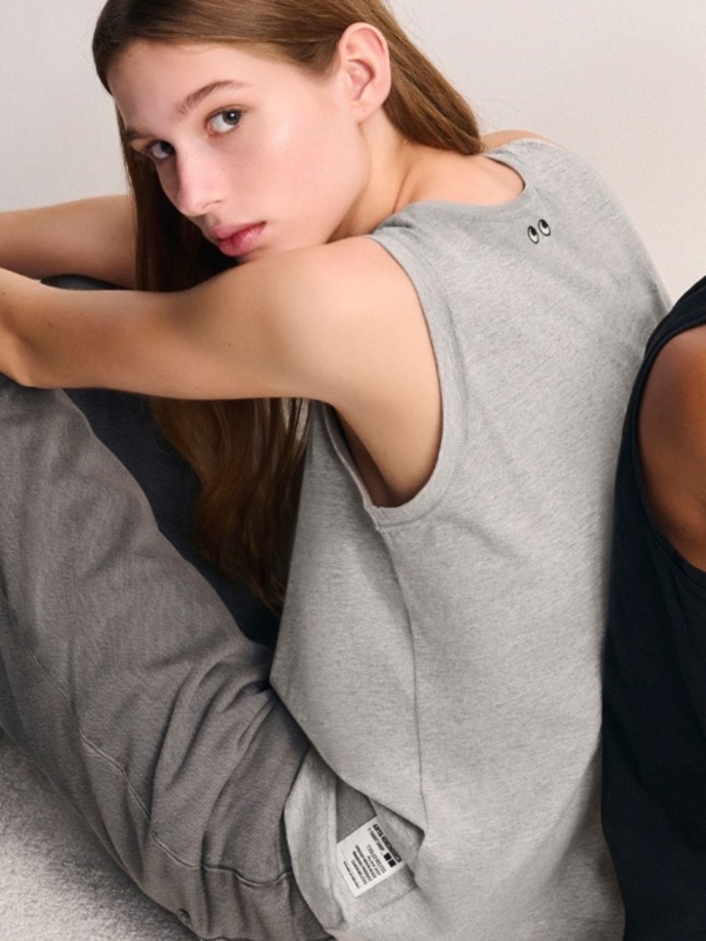 🆕 ANYA HINDMARCH x UNIQLO T3 Sleeveless Tank S